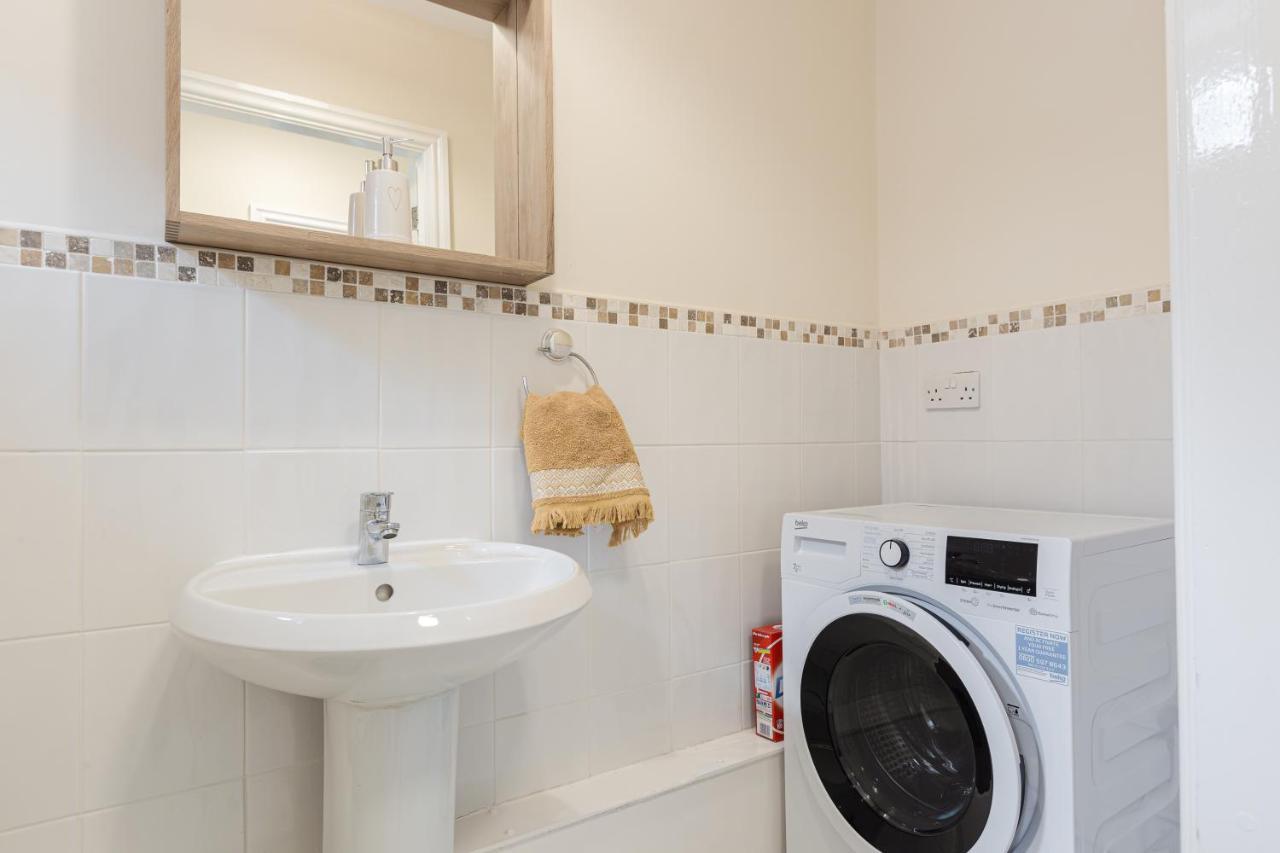 Oxheys House - 5 Bedrooms Contractors Parking Preston  Esterno foto