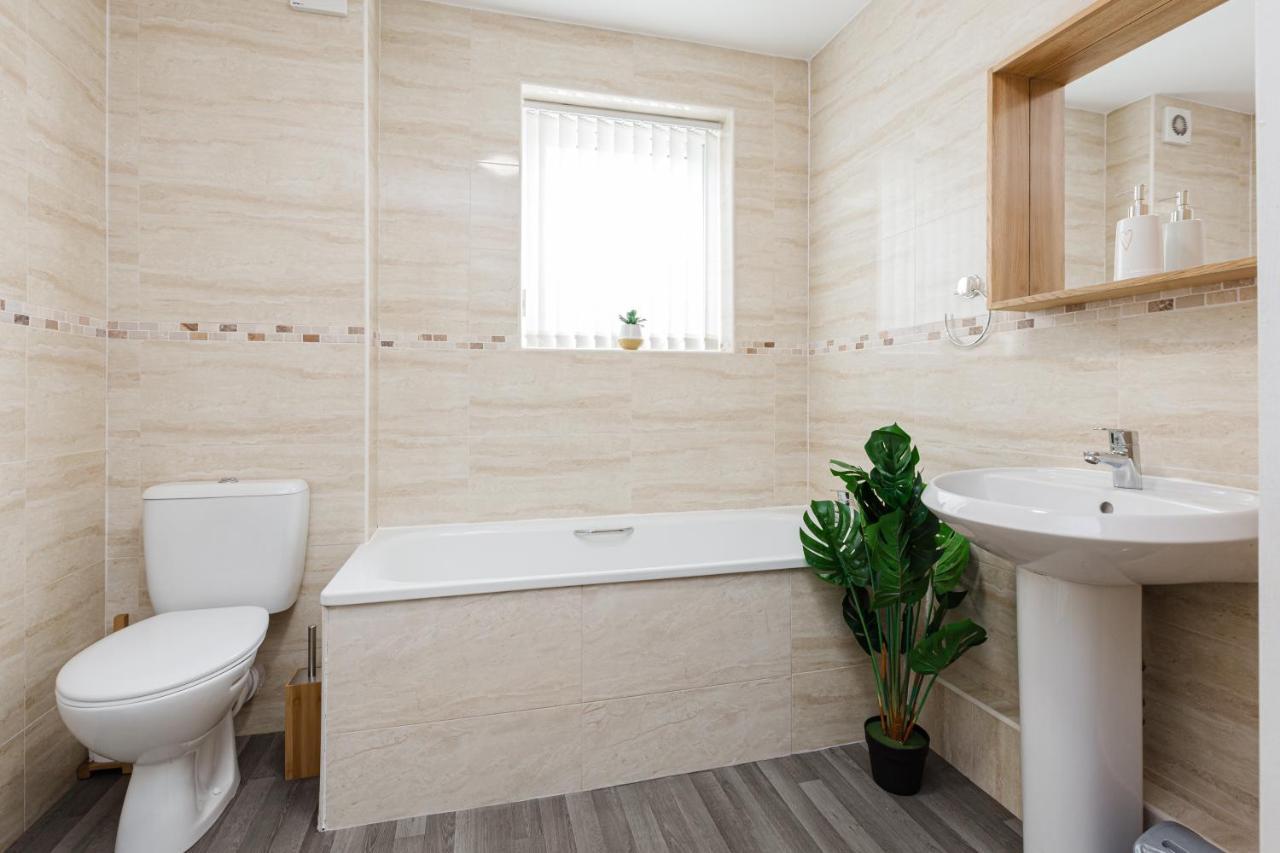 Oxheys House - 5 Bedrooms Contractors Parking Preston  Esterno foto